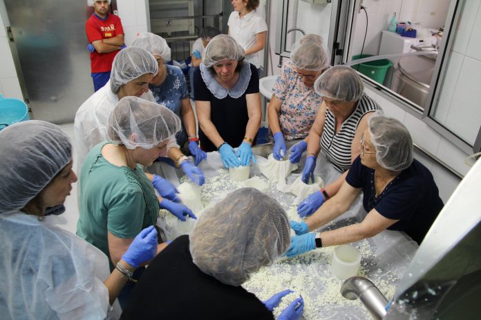 AMFAR Argamasilla de Alba elaboran queso artesano